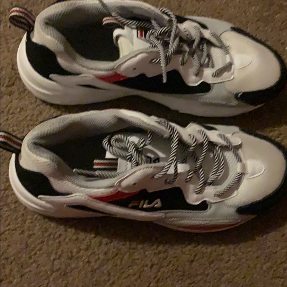 SHOES - Picture 2 of 4